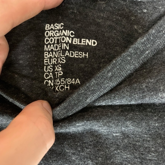 Authentic H&M Tee - Picture 4 of 4